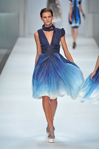 Look 10